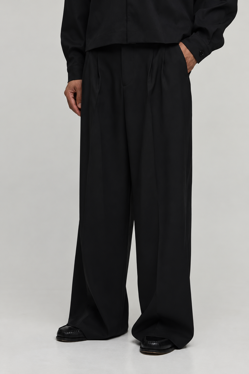 Wide Leg Pleated Tailored Trousers — Black